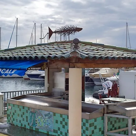 Studio In Golfe Juan With Wonderful Mountain View And Balcony 700 M From The Beach Apartamento *