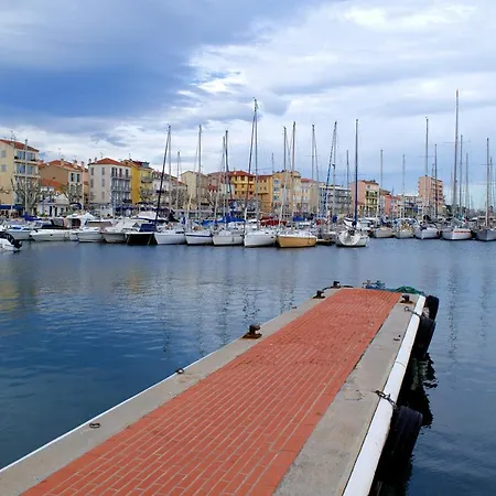 Apartamento Studio In Golfe Juan With Wonderful Mountain View And Balcony 700 M From The Beach Vallauris