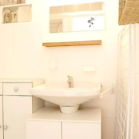 Studio In Golfe Juan With Wonderful Mountain View And Balcony 700 M From The Beach Vallauris
