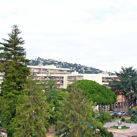Studio In Golfe Juan With Wonderful Mountain View And Balcony 700 M From The Beach Apartamento Vallauris